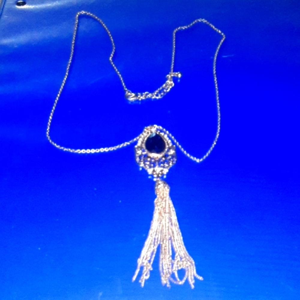 Elegant Silver Tone and Blue Pendant Necklace